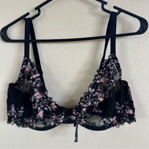 Victoria’s Secret Floral Patch Lace Underwire Bra